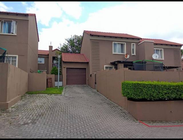 2 BEDROOM TOWNHOUSE FOR SALE IN HALFWAY GARDENS